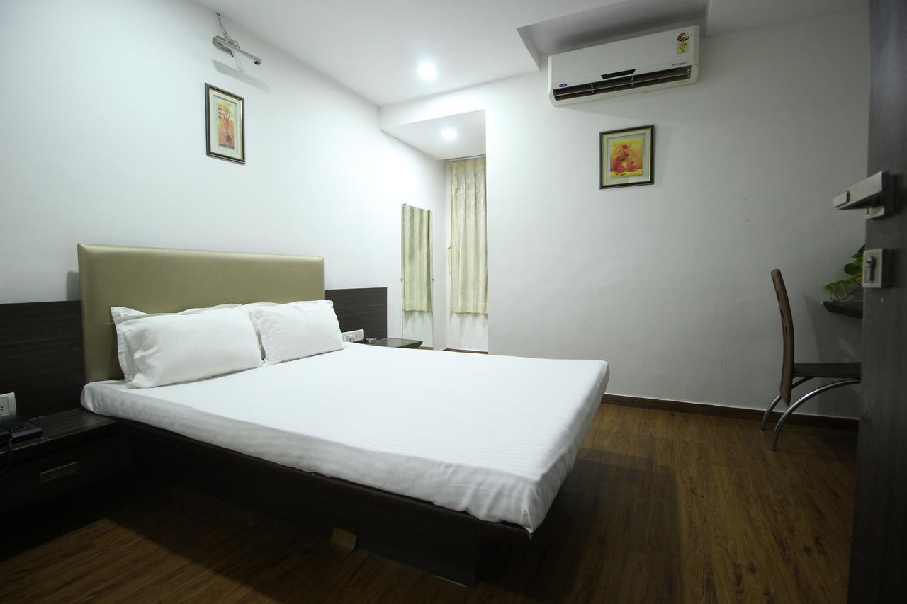 New Rajdhani Hotel Vadodara Exterior photo