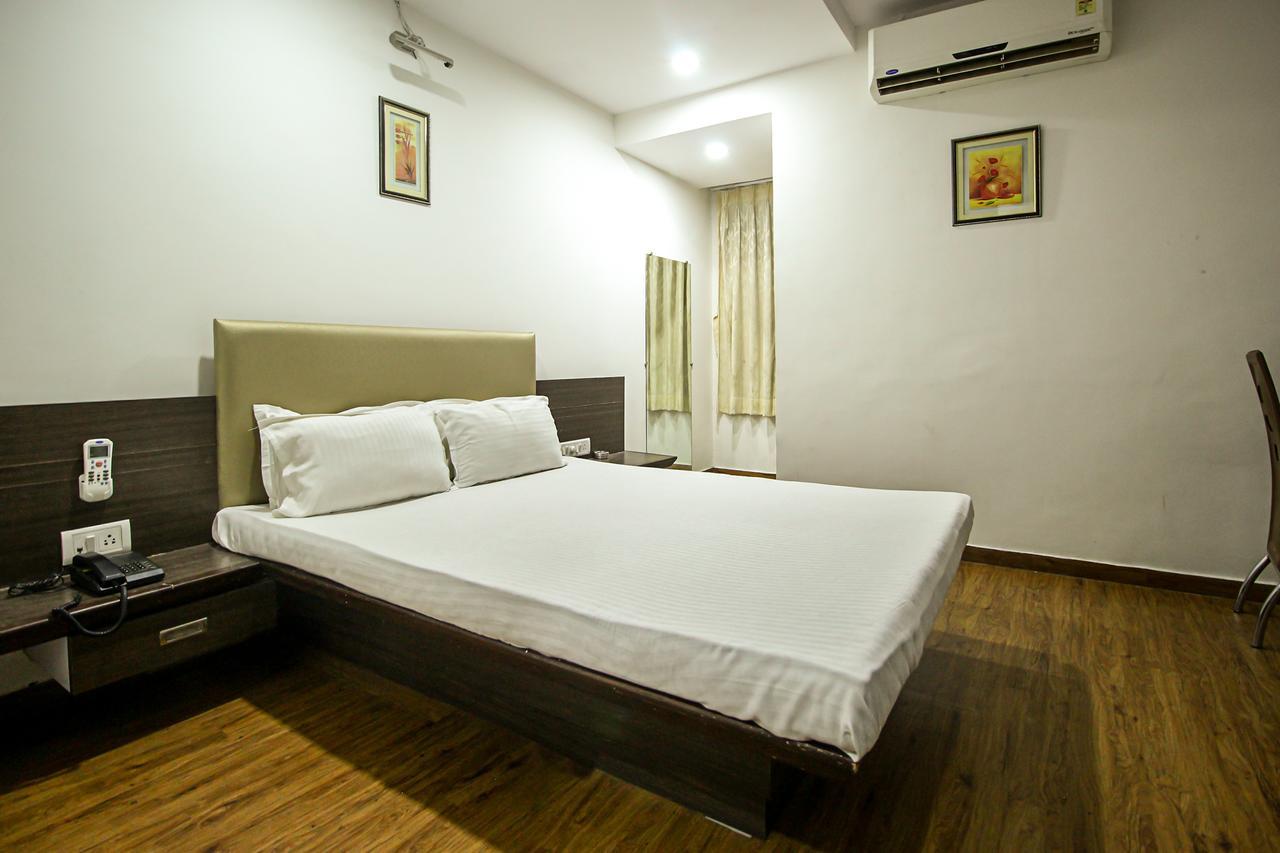 New Rajdhani Hotel Vadodara Exterior photo