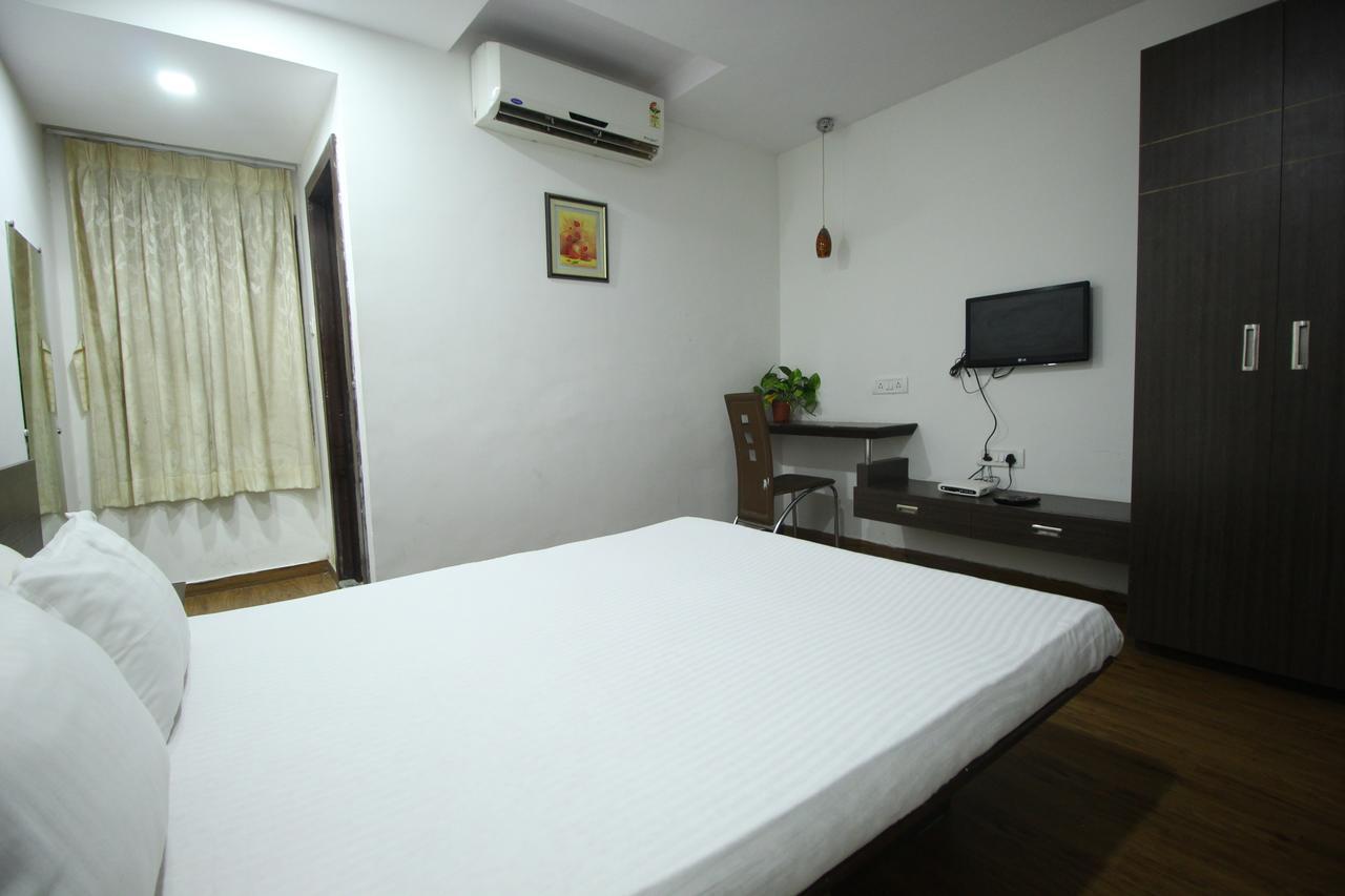 New Rajdhani Hotel Vadodara Exterior photo