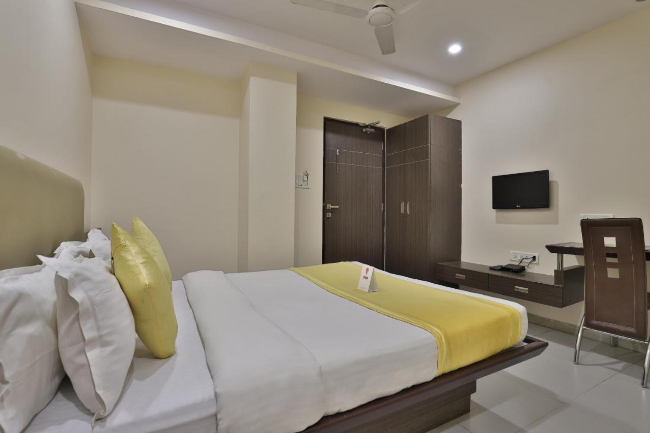 New Rajdhani Hotel Vadodara Exterior photo